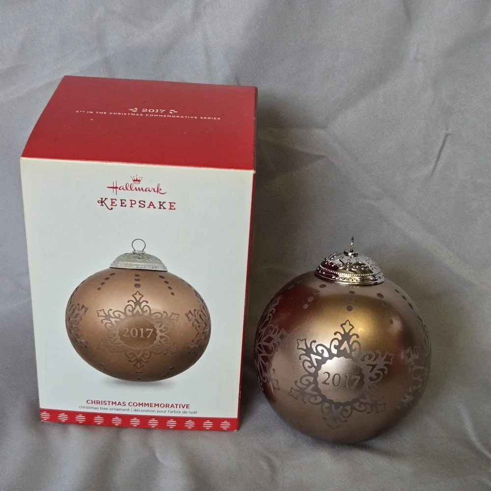 Hallmark Keepsake 2017 Christmas Commemorative Ornament QX9322 w/ Box 5th Series